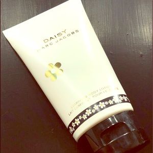 Marc Jacobs daisy lotion